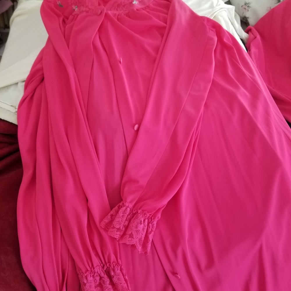 Shadowline size small housecoat and gown